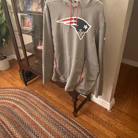 Nike New England Patriots Sideline Therma-Fit Hoodie - Picture 3 of 4